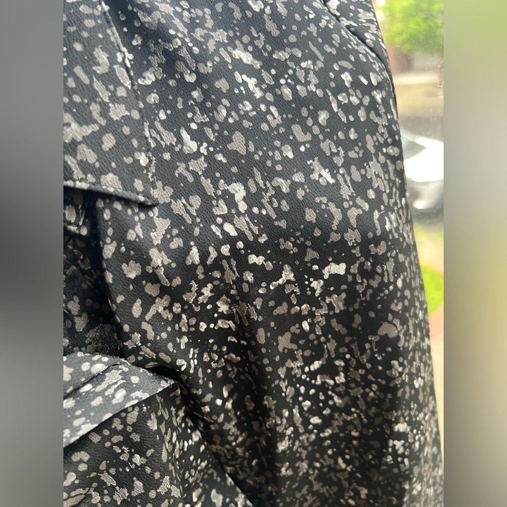 NWT Express Button-up Blouse In Black Multi size L - Picture 9 of 10